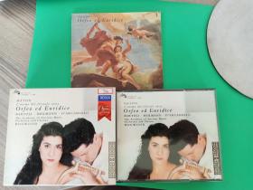 外版2CD+1书，《奥菲欧与优丽狄茜》是三幕歌剧，1762年在维也纳首演。意大利文脚本作者卡尔扎比吉编剧，故事情节取自希腊神话“奥菲欧”，由德国作曲家格鲁克谱曲。意大利花腔歌剧次女高音歌唱家切奇莉亚•巴托莉演唱，德国男高音尤•海尔曼等演唱。克里斯托弗•霍格伍德爵士在1973年创建于英国剑桥。由霍格伍德爵士亲自指挥。1997年琴鸟出品，半银圈，OH品质，2CD装。编号452 668-2.