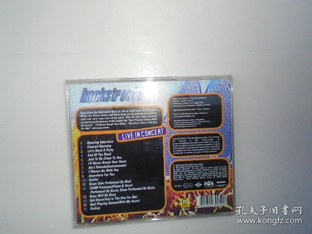 backstreet boys LIVE IN CONCERT 老CD1碟。只发快递。发货前都会测试，确保正常播放。才发货，请放心下单）带回家放在我房间写字台上捆扎纸箱2024.6.24上传一起，2024.8.8上
