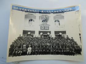 军委首长军区首长与空一军比先进大会全体代表合影 1958.5.20於福州 老照片一张 （包真包老，尺寸：21*16厘米。详见书影）放在右手边柜台里和之前的照片在一起。2021.11.11上午