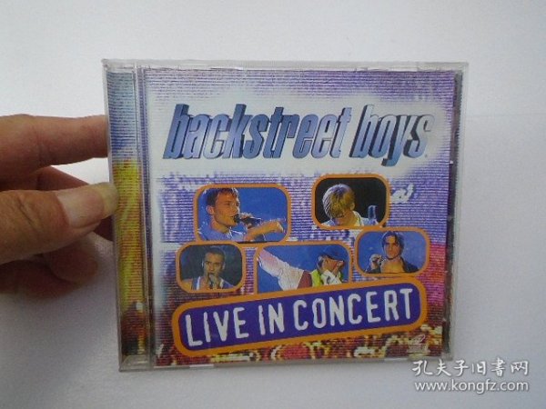 backstreet boys LIVE IN CONCERT 老CD1碟。只发快递。发货前都会测试，确保正常播放。才发货，请放心下单）带回家放在我房间写字台上捆扎纸箱2024.6.24上传一起，2024.8.8上