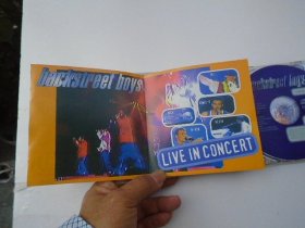 backstreet boys LIVE IN CONCERT 老CD1碟。只发快递。发货前都会测试，确保正常播放。才发货，请放心下单）带回家放在我房间写字台上捆扎纸箱2024.6.24上传一起，2024.8.8上