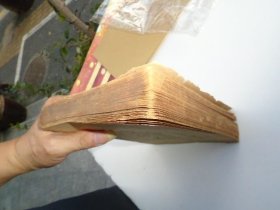 十批判书（ 大32开平装1本，缺封底，民国37年2月。原版正版老书。附老笔记留言条一张。详见书影）放在身后书架上，上至下第2层2023.7.25