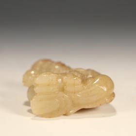 清代和田玉胡人驯兽把件