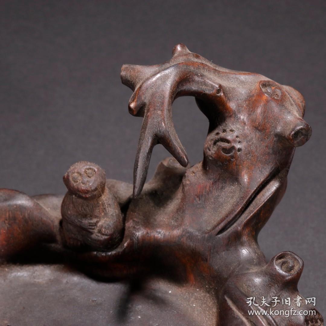 旧藏·紫檀木树纹灵猴笔舔