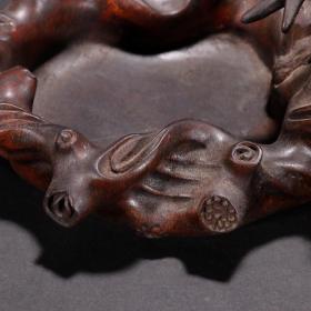 旧藏·紫檀木树纹灵猴笔舔