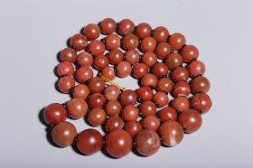 南红玛瑙圆珠塔链
最大珠径2厘米，最小珠径1.3厘米，重231克
