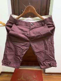 怀旧经典款    紫红色  休闲西裤 短裤   上身约为M码  修身款