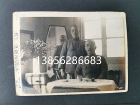 民国 日军在上海南市 老照片《杭州  端山队长 在杭徽旅馆 合影》一张55-28！尺寸：长16.5厘米×宽10.8厘米