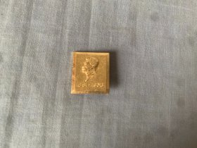 鲁迅纪念章像章（1881-1936）绍兴鲁迅纪念馆（金色铝镀金21X1.8）