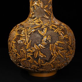 旧藏剔黄漆器寿桃图天球瓶，直径28厘米，高42厘米，重2476克