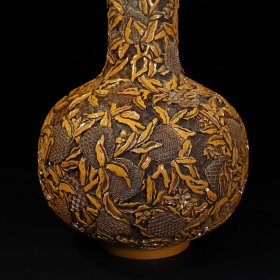 旧藏剔黄漆器寿桃图天球瓶，直径28厘米，高42厘米，重2476克