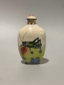 清代：【铜胎画珐琅「蚂蚱」鼻烟壶】规格：高7.4cm宽4.1cm