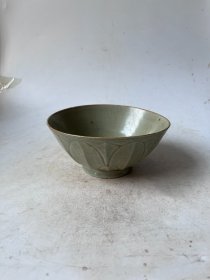 越窑瓷器碗
口径14.8cm
高度6.5cm