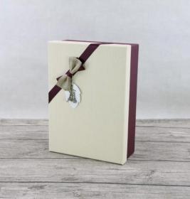 高档精美礼品盒礼物包装盒 米白1个 尺寸:长26*宽19*高8cm 可放鲜花，礼品，礼物，可用于收纳物品