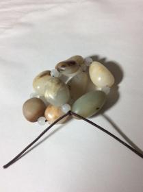 和田青白玉随型手串。珠子长2.2厘米，直径1.3厘米左右