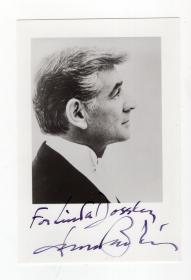 传奇指挥大师 “桂冠指挥家” 伯恩斯坦 Leonard Bernstein 1976年亲笔签名官方照 PSA鉴定认证