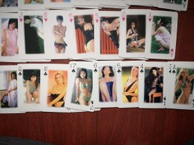 恋情少女扑克，一付54张全带盒，泳装内衣波霸美女，人体艺术摄影，8.5 × 5.5 cm