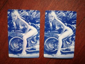 泳装摩托扑克，2张，外国泳装波霸美女，摩托车，8.5 × 5.5 cm