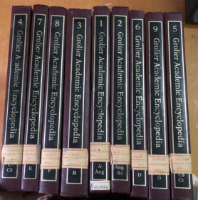 Grolier academic encyclopedia （学术百科全书 ）【1-9册  合售】 （馆藏）