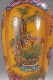 清代-黄琉璃画珐琅博古瓶。