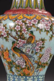 清代-琉璃描金画花鸟纹赏瓶。