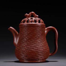 旧藏·紫砂雕竹编纹竹钮茶壶。