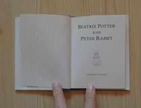 英文原版书 大约64开 硬皮精装 BEATRIX POTTER AND PETER RABBIT 毕翠克丝·波特与彼得兔 书衣表面痕迹少 硬皮书外观好 内页干净整齐无写画