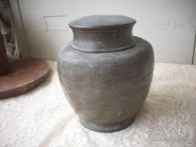 清代-锡制【茶叶罐 】造型不错品如图！底径8.3厘米，高14厘米