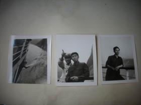 1980年-在长江三峡留影！同一人的3张合售。11/9厘米