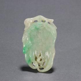 旧藏 老翡翠佛手斋戒牌。 规格：高6.4㎝宽3.8㎝厚0.6㎝重33g