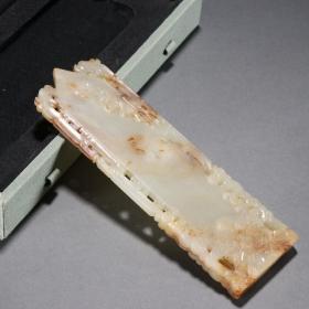 清代 和田玉籽料海水龙纹玉圭。 规格：高15㎝宽4.7㎝厚0.9㎝重120g