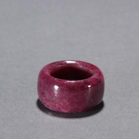 旧藏 红宝石素纹戒指。 规格：内径2㎝重28g