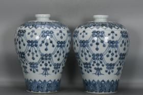 明，宣德青花连珠纹梅瓶一对高42厘米 ，口径8.5厘米，肚经31厘米 ，底经18厘米。
