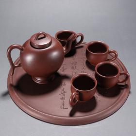 大亨款 老紫砂茶具一套。 规格：壶高14.5㎝宽18㎝，杯高5㎝宽9㎝