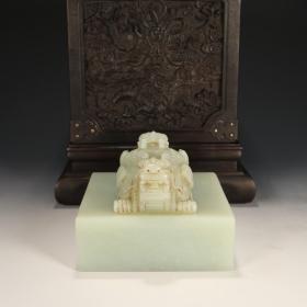 和田玉兽钮印章 尺寸:直径10cm，高7.3cm，重1413g