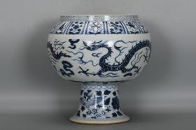 元，青花缠枝莲八宝龙凤纹高脚罐一个高36.5厘米，口径26.5厘米，肚经35.5厘米，底经20.5厘米。