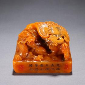 清光绪 田黄石龙凤呈祥印章。 规格：高6.5㎝宽8.8㎝重804g