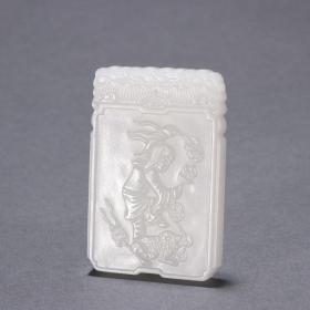回流 和田玉刘海戏金蟾子冈牌。 规格：高5.9㎝宽3.6㎝厚0.6㎝重43g