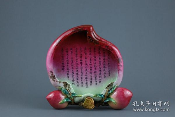 清代-甄宗元仿生瓷诗文图寿桃形笔洗 高度4.5cm，长19cm，宽19cm。