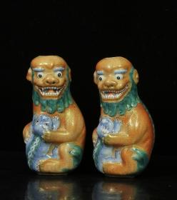 粉彩雕狮鼻烟壶矾红描金，高度7㎝，底2㎝，