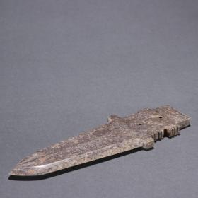 旧藏 高古玉戈。 规格：长13㎝宽4㎝重51g