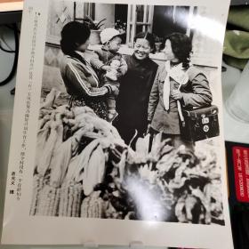 老照片1张：1984年，吉林省农安县前岗乡，新开村妇女主任王凤霞