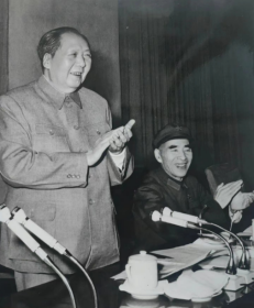 老照片新加洗（ 5寸）“毛泽东和林彪”大会上