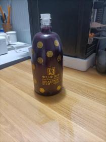 红川     酒瓶一个