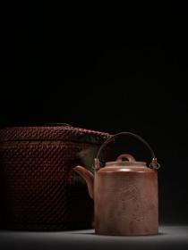 紫砂梅花纹茶壶