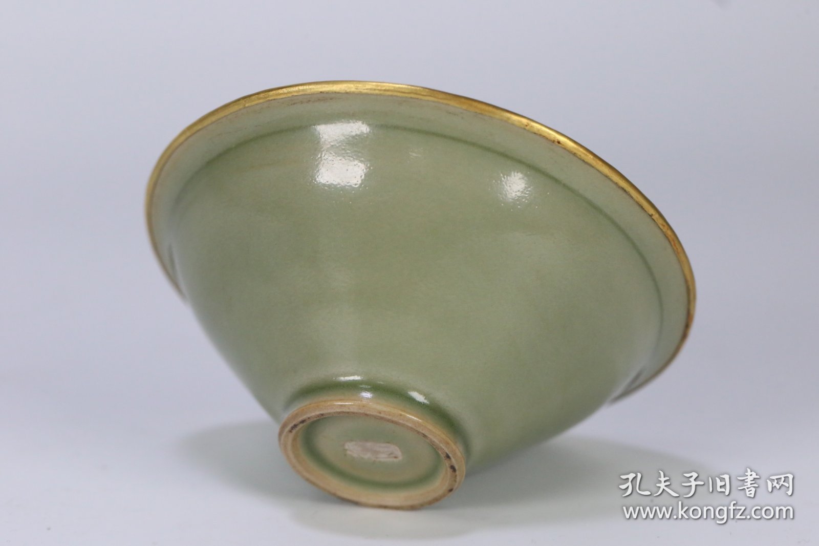 宋代 耀州窑包银鎏金边刻花茶碗，