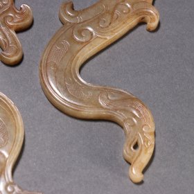 汉 和田玉龙形玉佩一对