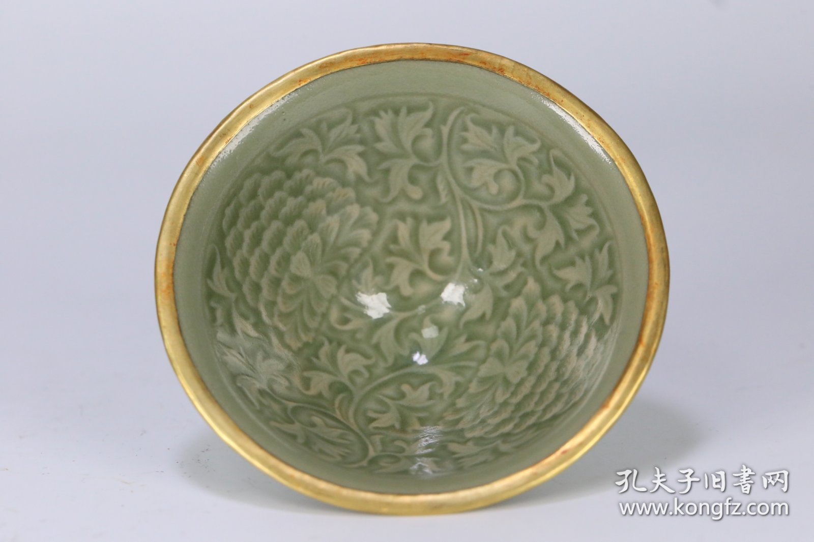 宋代 耀州窑包银鎏金边刻花茶碗，