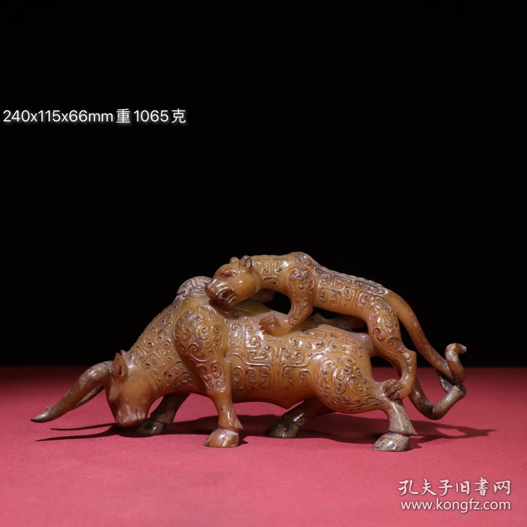 旧藏，汉代生坑满沁虎噬牛小摆件，