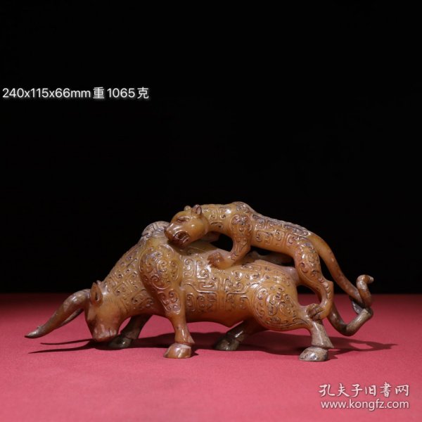 旧藏，汉代生坑满沁虎噬牛小摆件，